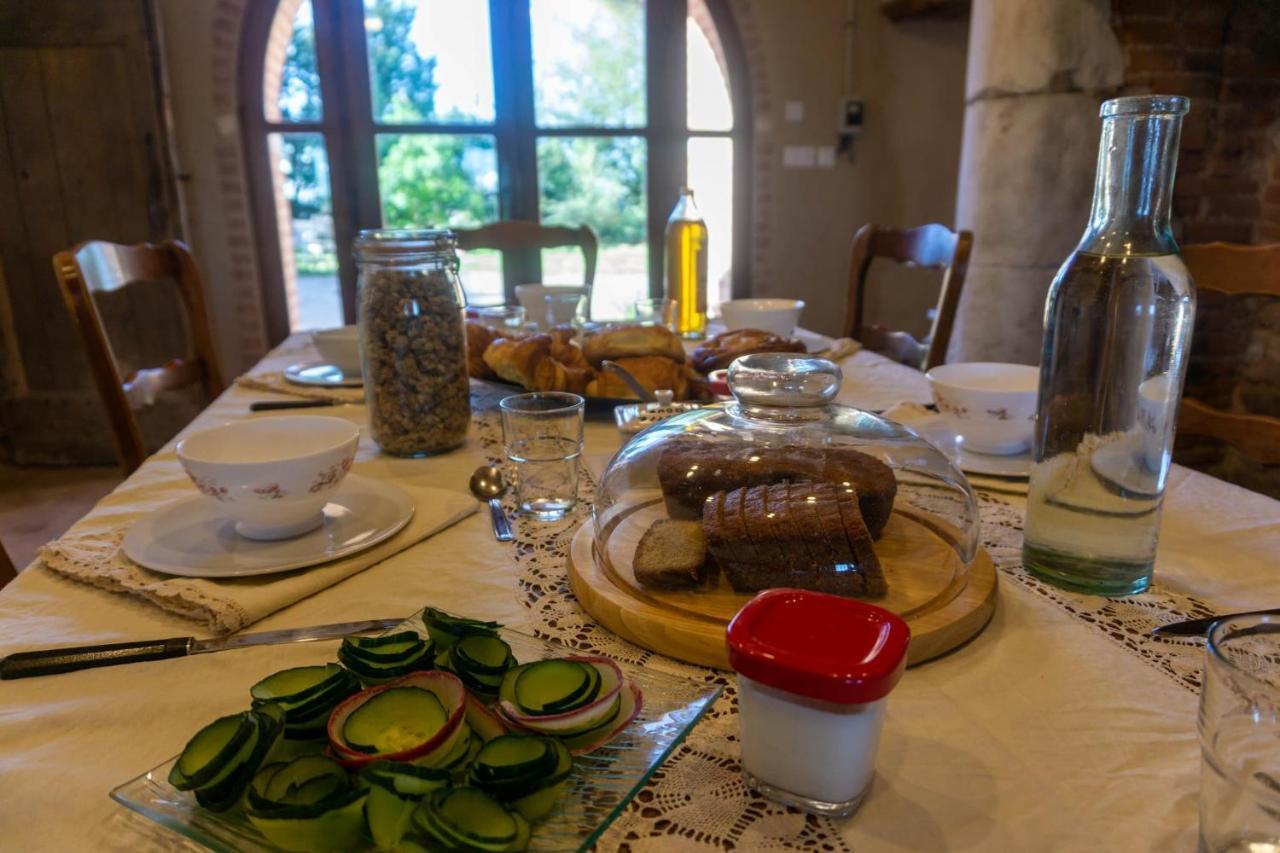 Chambres Et Table D'Hotes - Les Jardins De La Longagne Saussenac ภายนอก รูปภาพ